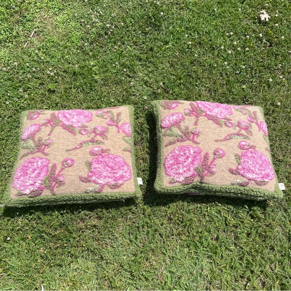 FRATI Italian Home Collection Set of 2 Boiled Wool Pillow Floral Design
